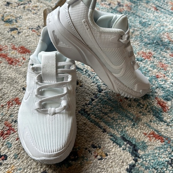(Grade School) Nike Star Runner 4 'Triple White' DX7615-100 size 12 youth no box - Picture 1 of 6